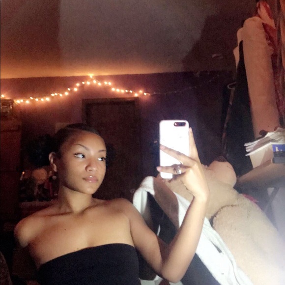 Meet your Posher, Monica - Picture 2 of 5